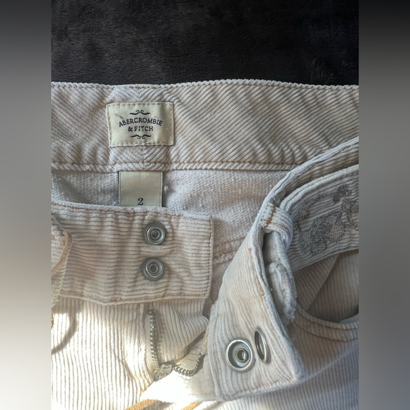 RARE A&F Vintage belted cream courdoroy with embroidery. Size 2. - Picture 12 of 15